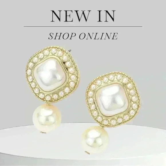 Pearl Cluster Earrings - Picture 1 of 3